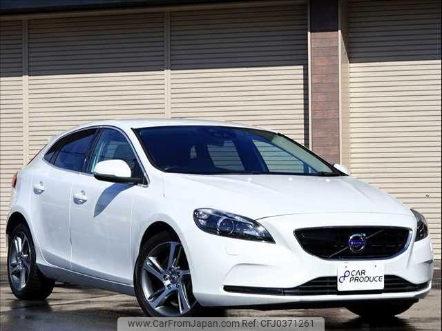 volvo v40 2015 -VOLVO--Volvo V40 MD4204T--G2286653---VOLVO--Volvo V40 MD4204T--G2286653- image 1