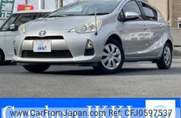 toyota aqua 2013 -TOYOTA 【名変中 】--AQUA NHP10--6135585---TOYOTA 【名変中 】--AQUA NHP10--6135585-