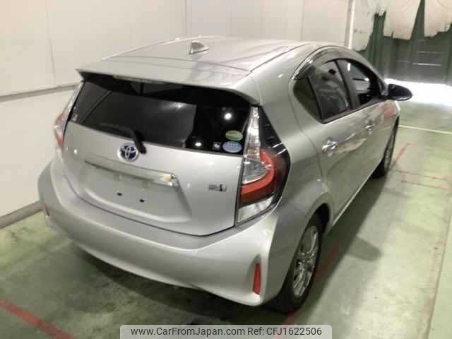 toyota aqua 2018 CFJ1622506 image 2