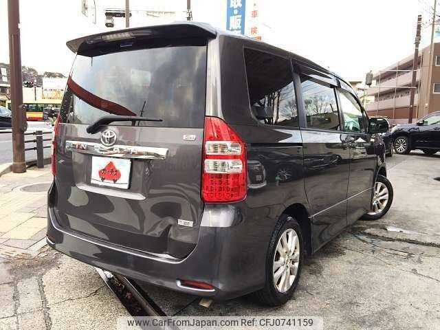 toyota noah 2010 504928-927735 image 2