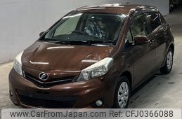 toyota vitz 2013 -TOYOTA--Vitz NSP130-2137565---TOYOTA--Vitz NSP130-2137565-