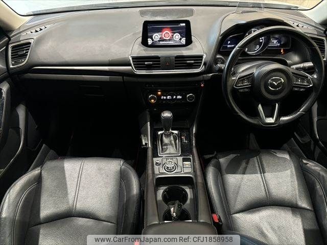 mazda axela 2017 CFJ1858958 image 2