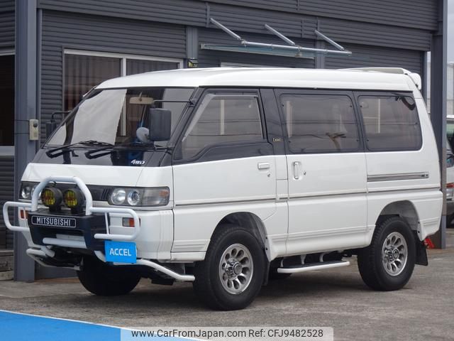 mitsubishi delica-starwagon 1992 GOO_JP_700060001230240210001 image 1