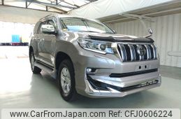 toyota land-cruiser-prado 2023 ENHANCEAUTO_1_ea292400