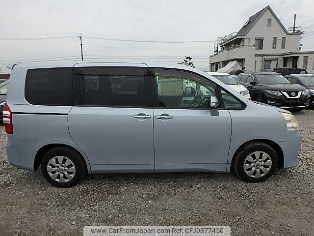 toyota noah 2011 NIKYO_KZ26774 image 1