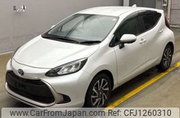 toyota aqua 2023 -TOYOTA--AQUA 6AA-MXPK11--MXPK11-2106510---TOYOTA--AQUA 6AA-MXPK11--MXPK11-2106510-