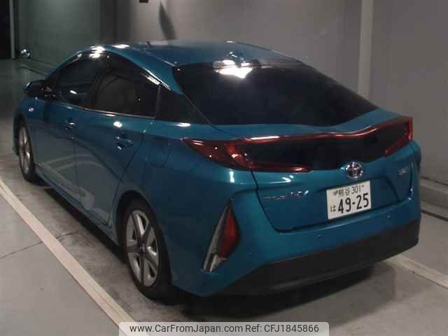 toyota prius-phv 2017 CFJ1845866 image 2