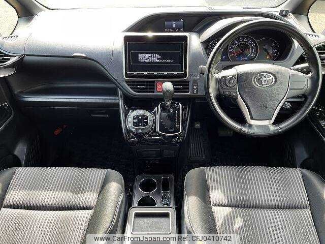 toyota voxy 2017 504928-925431 image 1