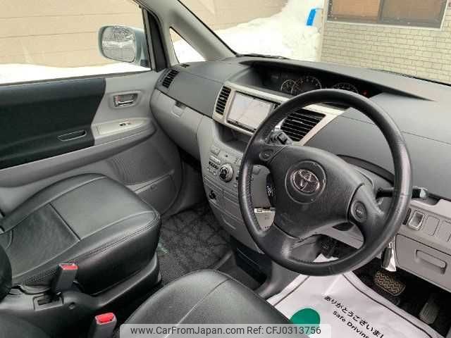 toyota noah 2004 TE631 image 2