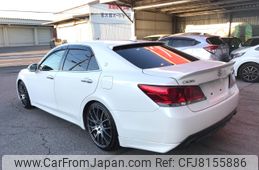 toyota-crown-athlete-series-2013-14111-car_67ed043b-554c-4ee6-b44f-8f04b50c7ae6