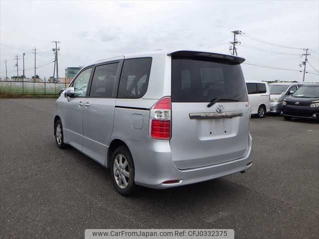 toyota noah 2007 NIKYO_JW98420 image 1