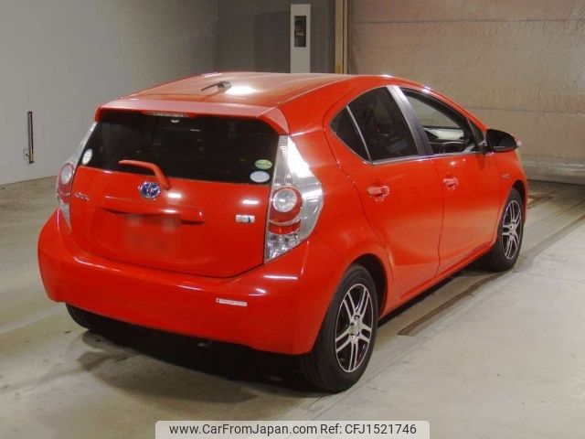 toyota aqua 2013 CFJ1521746 image 2