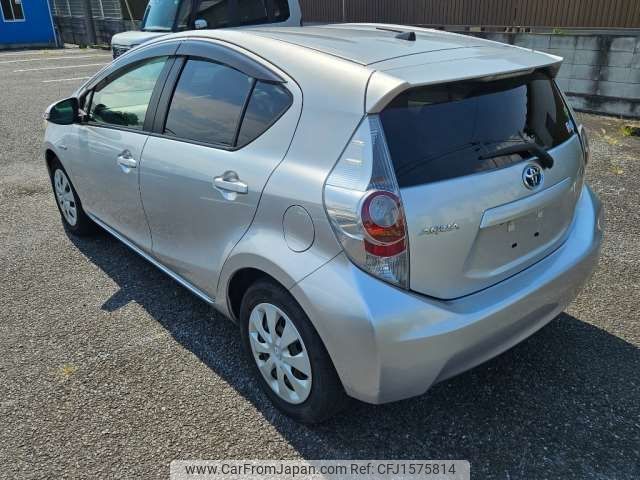 toyota aqua 2012 CFJ1575814 image 2