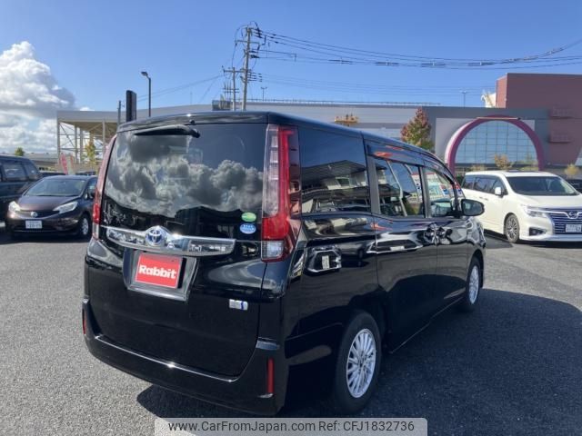 toyota noah 2017 CFJ1832736 image 2