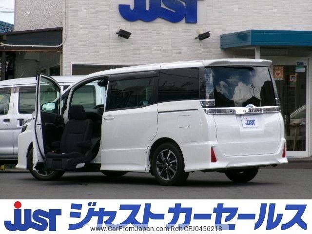toyota voxy 2018 CFJ0456218 image 1
