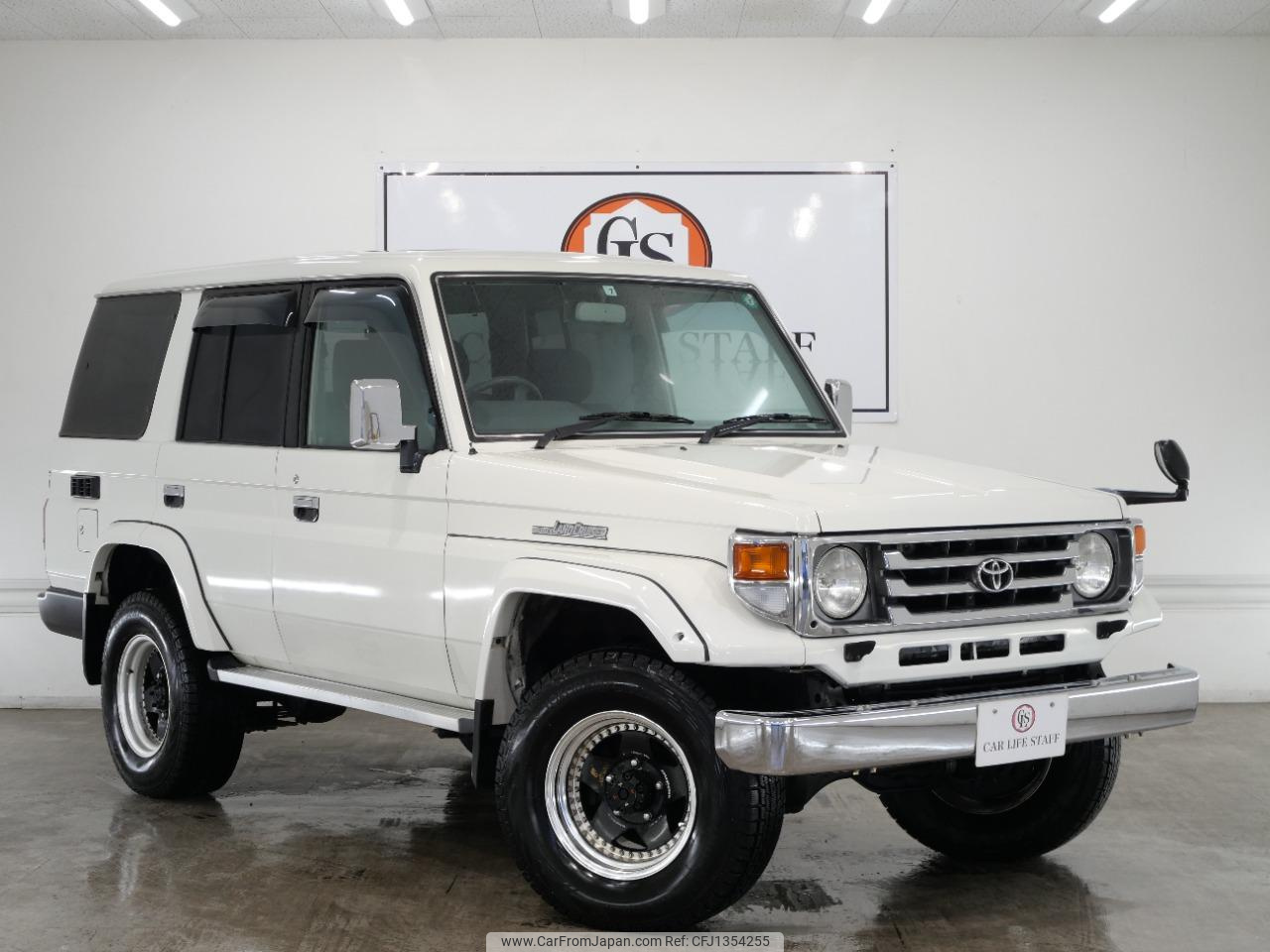 car_68d1d94e-8681-4289-9afc-