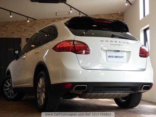 porsche cayenne 2011 CFJ1706863 image 2