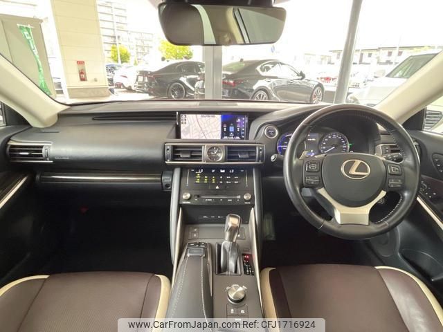 lexus is 2018 CFJ1716924 image 2