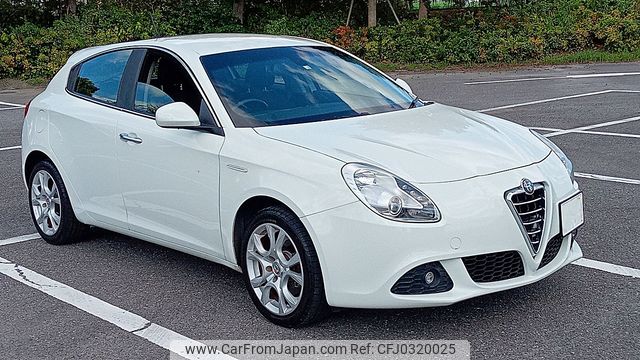 alfa-romeo giulietta 2012 2 image 1