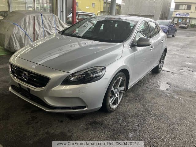 volvo v40 2015 -VOLVO--Volvo V40 LDA-MD4204T--YV1MVA8RDG2294246---VOLVO--Volvo V40 LDA-MD4204T--YV1MVA8RDG2294246- image 1