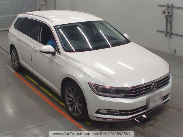 volkswagen passat-variant 2018 quick_quick_LDA-3CDFC_WVWZZZ3CZJE109463 image 1