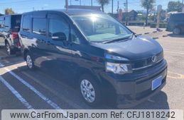 toyota voxy 2013 CFJ1818242