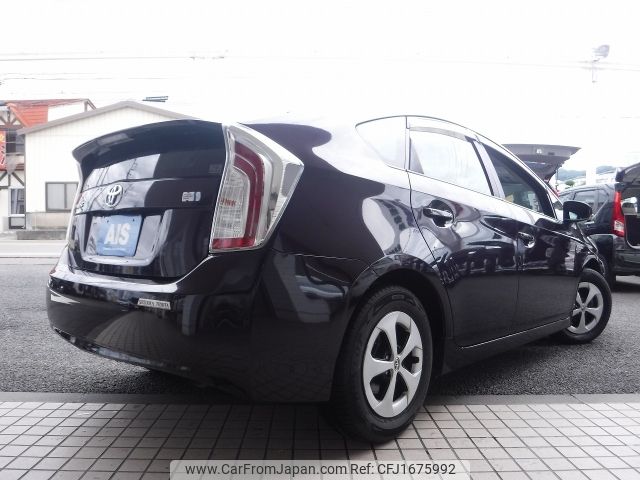 toyota prius 2014 CFJ1675992 image 2