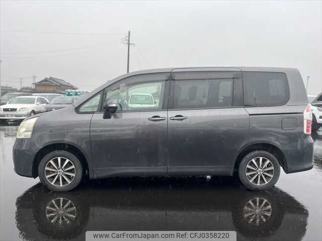 toyota noah 2007 NIKYO_YA97089 image 2