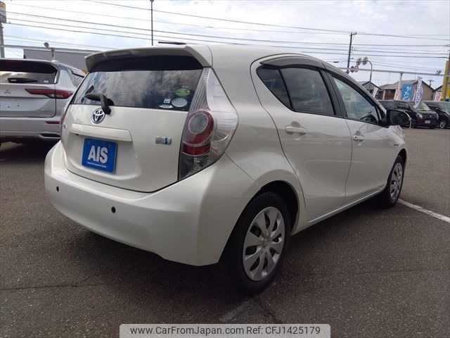 toyota aqua 2014 CFJ1425179 image 2
