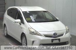 toyota prius-α 2013 CFJ1587250