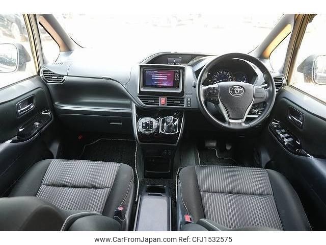 toyota voxy 2018 CFJ1532575 image 2
