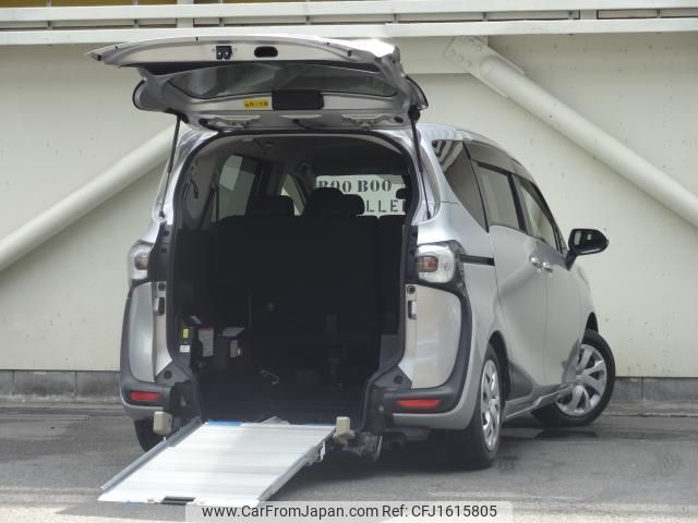 toyota sienta 2016 CFJ1615805 image 1