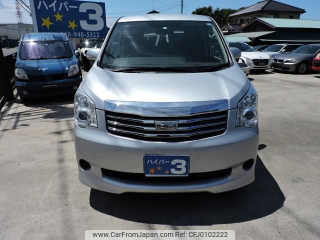 toyota noah 2013 GOO_JP_700054078630240811001 image 2