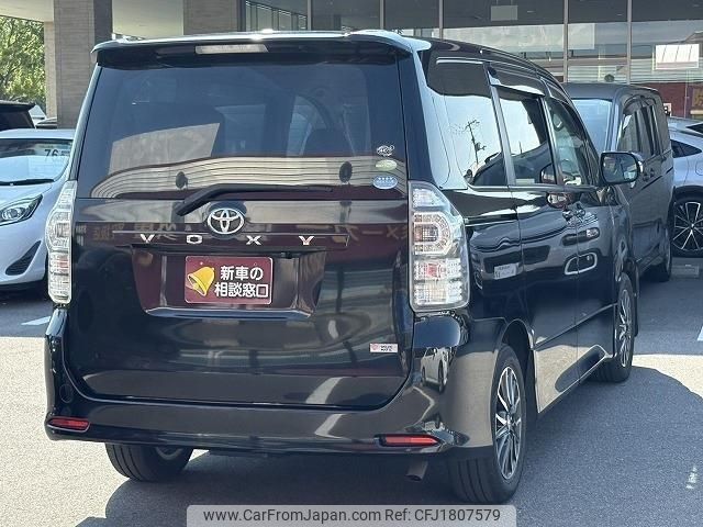 toyota voxy 2011 CFJ1807579 image 2