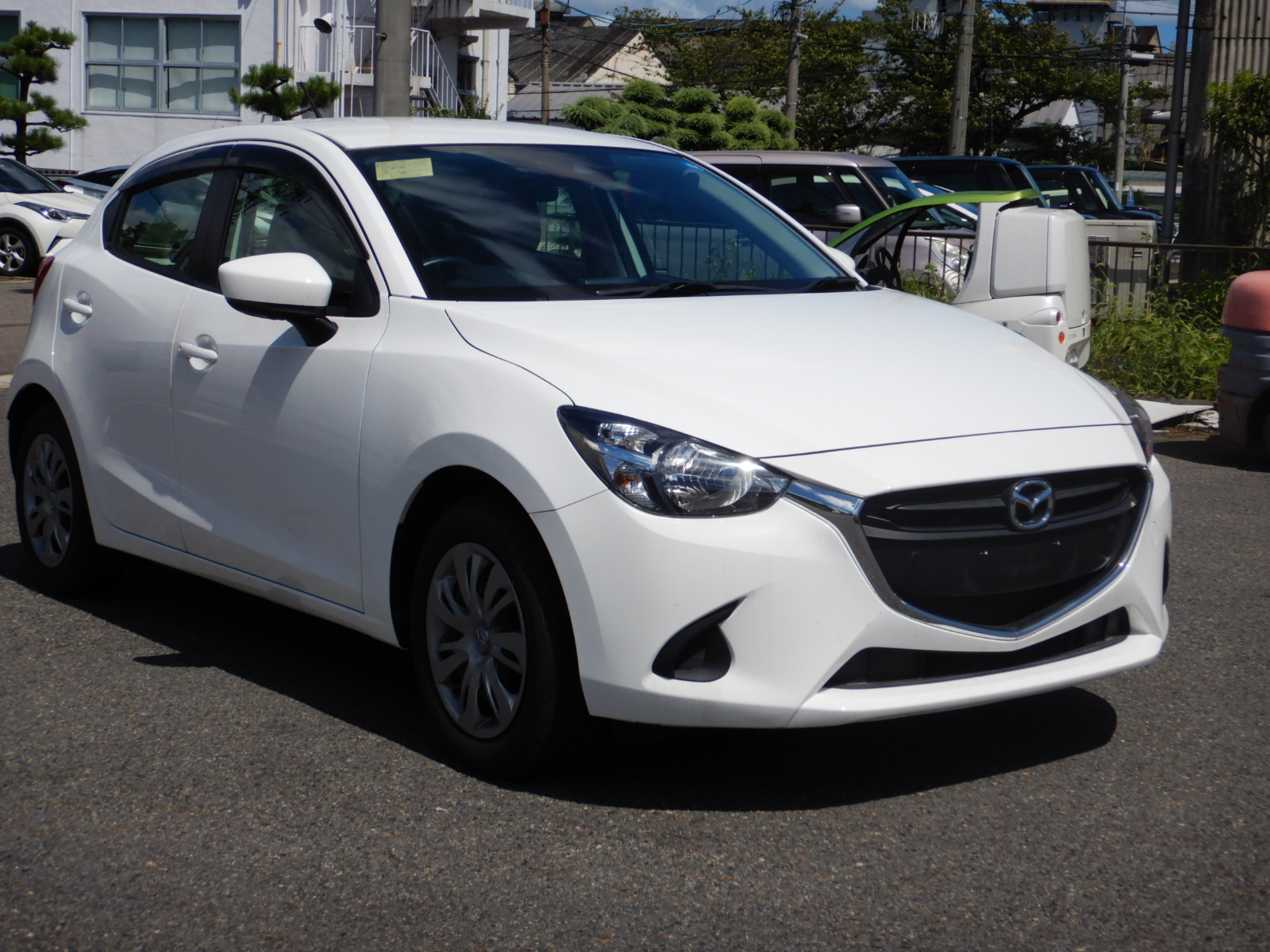 car_6b666652-7fea-4ad0-97e6-