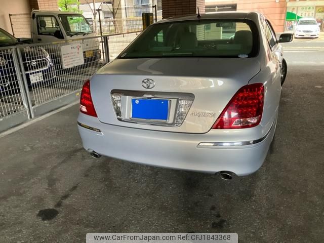 toyota crown-majesta 2004 CFJ1843368 image 2