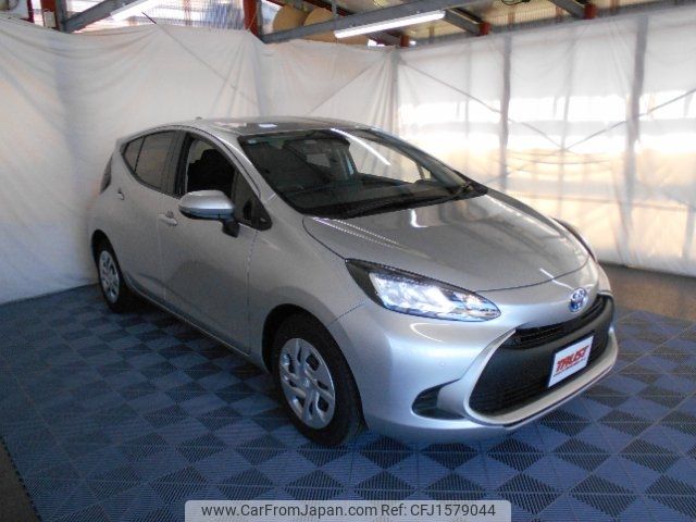 toyota aqua 2024 CFJ1579044 image 1