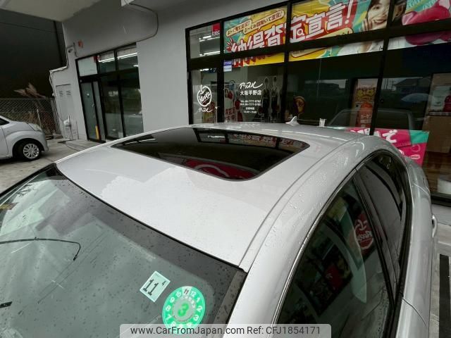 lexus is 2005 CFJ1854171 image 2