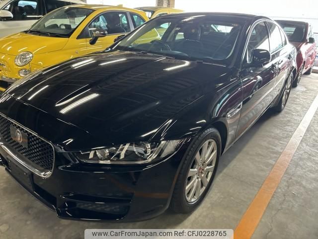 jaguar xe 2017 quick_quick_CBA-JA2XB_SAJAB4AX2JCP19902 image 1