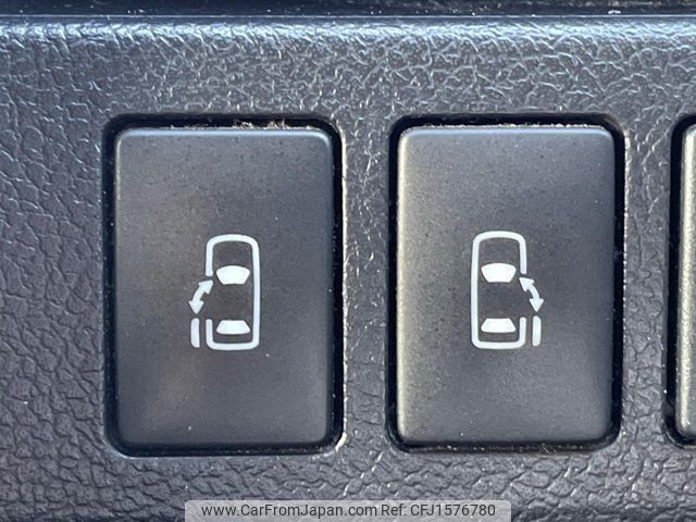 toyota noah 2012 CFJ1576780 image 2