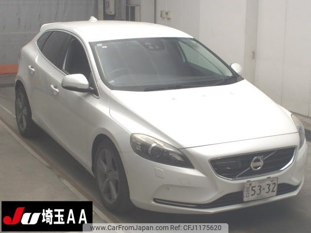 volvo v40 2013 -VOLVO--Volvo V40 MB4164T-E2103231---VOLVO--Volvo V40 MB4164T-E2103231- image 1