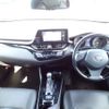 toyota c-hr 2017 N2024100257F-21 image 9