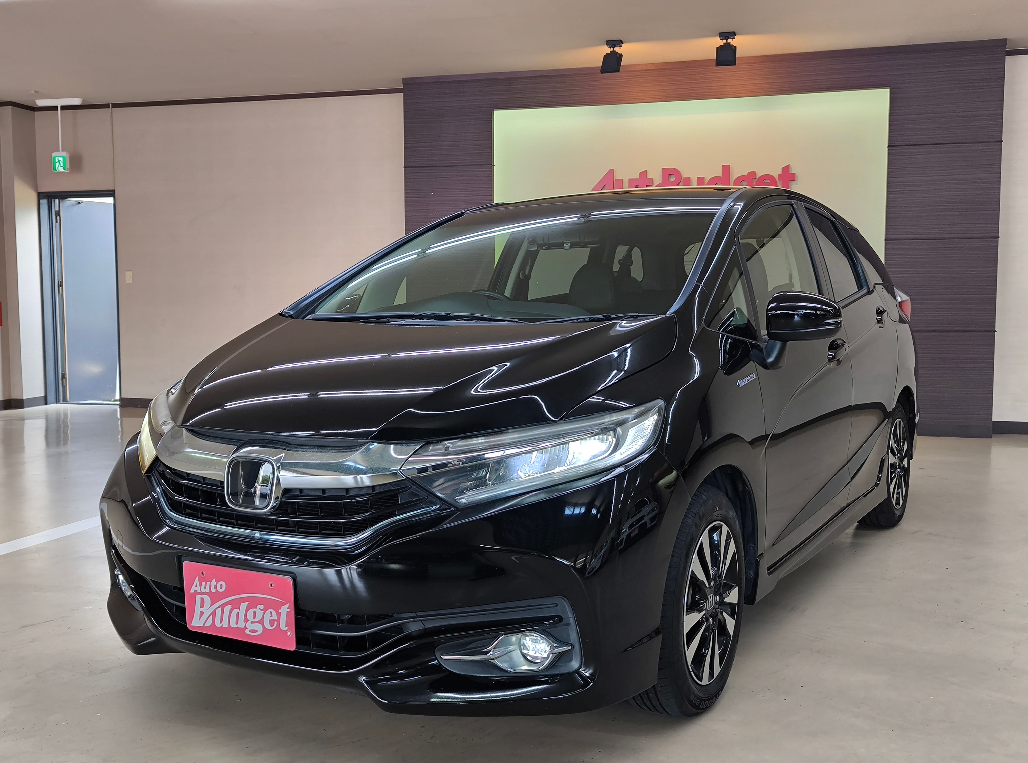 2017 Honda Fit Shuttle Hybrid DAA-GP7 2WD - Car Price $4,300