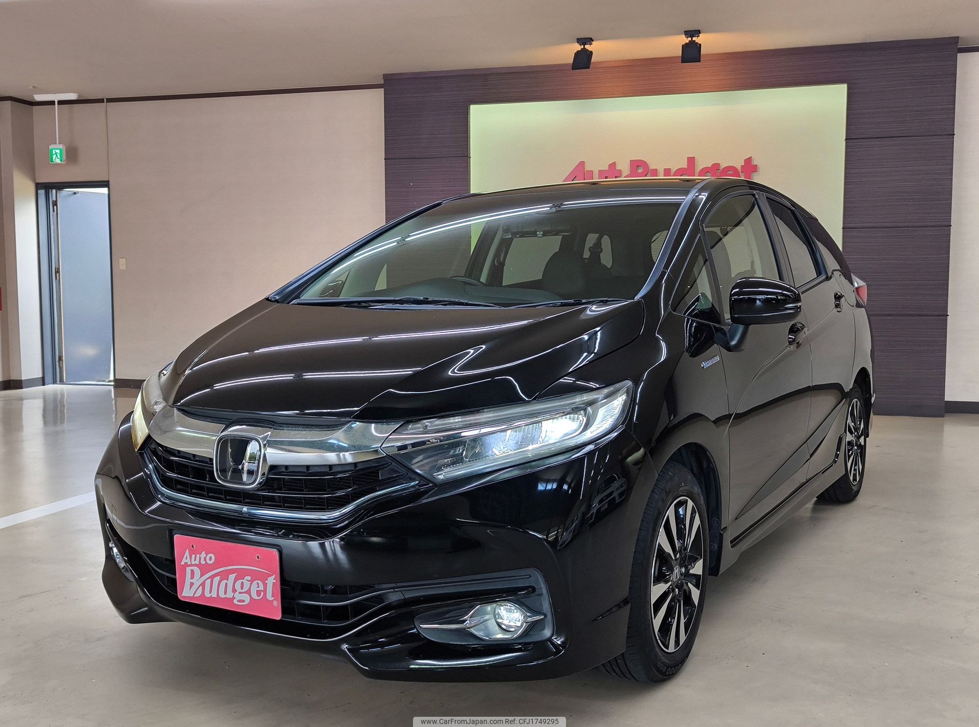 HONDA FIT SHUTTLE ダークアンバー・メタリック (CS) 2017 Honda Fit Shuttle Hybrid DAA-GP7 2WD - Car Price $4,300