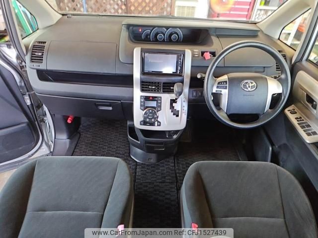toyota noah 2013 CFJ1527439 image 2