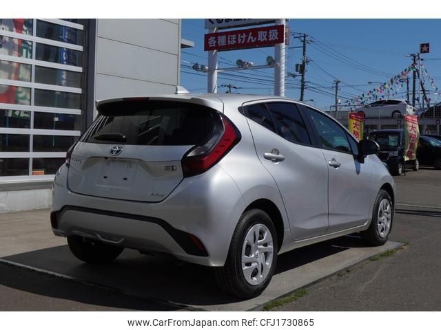toyota aqua 2022 CFJ1730865 image 2