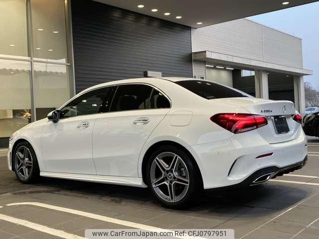 mercedes-benz a-class 2023 quick_quick_3DA-177112_W1K1771122J399041 image 2