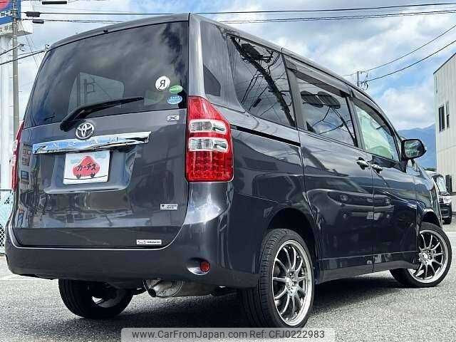 toyota noah 2012 504928-924325 image 2