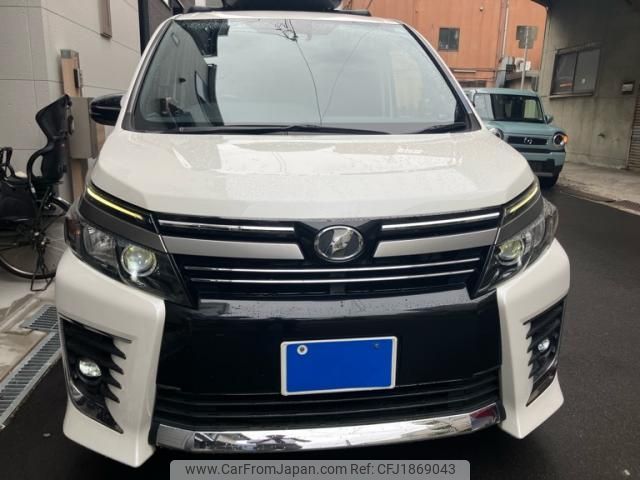 toyota voxy 2017 CFJ1869043 image 1