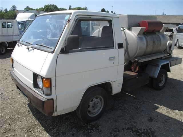 mitsubishi delica-truck 1982 -三菱--デリカトラック　２ＷＤ J-L031Pｶｲ--LO31P-0205650---三菱--デリカトラック　２ＷＤ J-L031Pｶｲ--LO31P-0205650- image 2